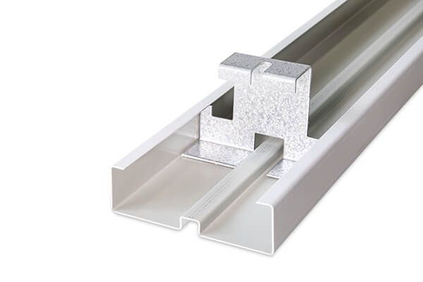 Fabrication de profilés métalliques avec suspente sur rail C lisse joint creux
